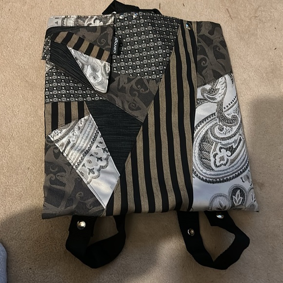 💚Carson Rogers
Design❤️ backpack convertible. Carogi - Picture 6 of 8